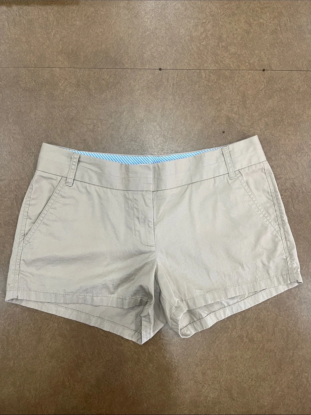 J. Crew Women's Chino Cotton Shorts in Light Khaki • Size 6 • 100% Cotton